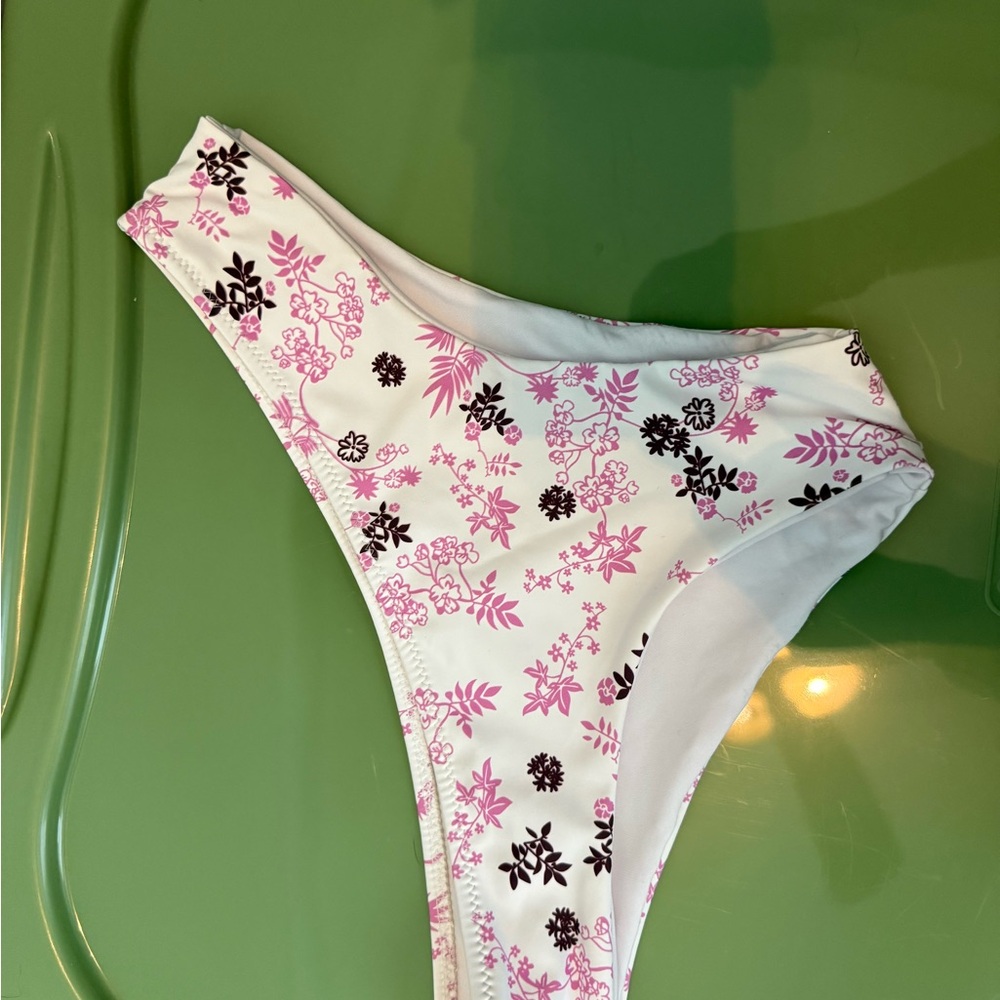 Cupshe White Swimwear Tag Detail